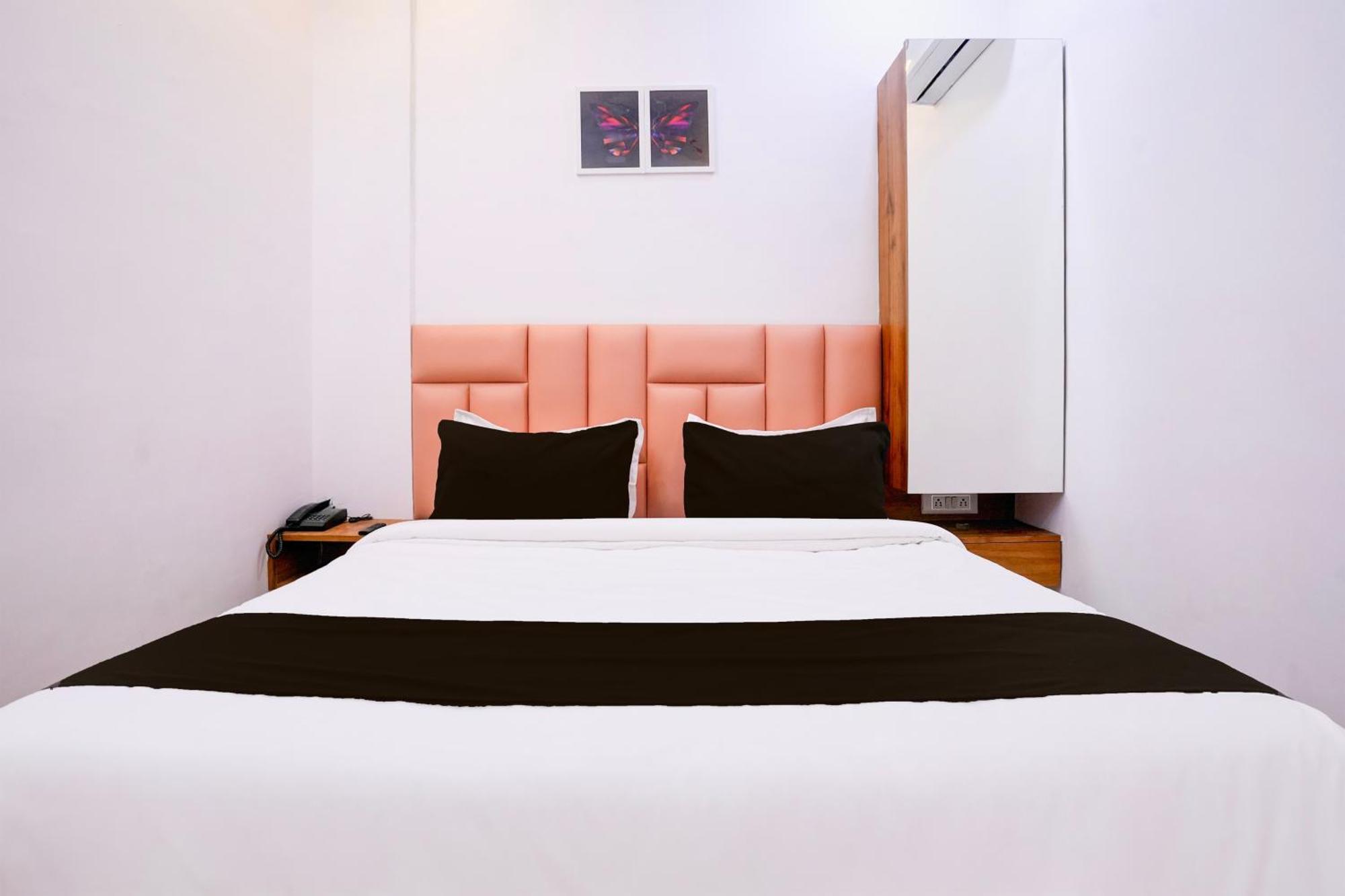 Hotel O Airport View Naroda Экстерьер фото